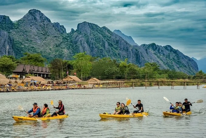 laosgrouptours-Kayaking-Vang-Vieng